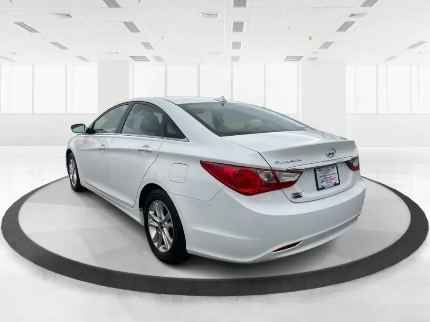 2013 Hyundai Sonata GLS (5NPEB4ACXDH) with an 2.4L I-4 gasoline direct injection engine, located at 1951 S Dayton Lakeview Rd., New Carlisle, OH, 45344, (937) 908-9800, 39.890999, -84.050255 - Photo#5