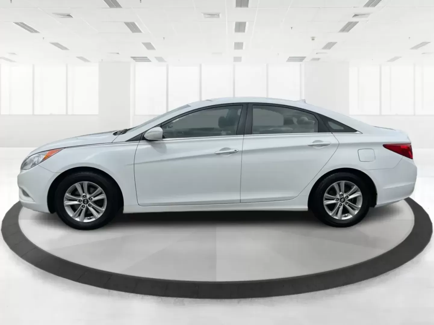 2013 Hyundai Sonata GLS (5NPEB4ACXDH) with an 2.4L I-4 gasoline direct injection engine, located at 1951 S Dayton Lakeview Rd., New Carlisle, OH, 45344, (937) 908-9800, 39.890999, -84.050255 - Photo#6