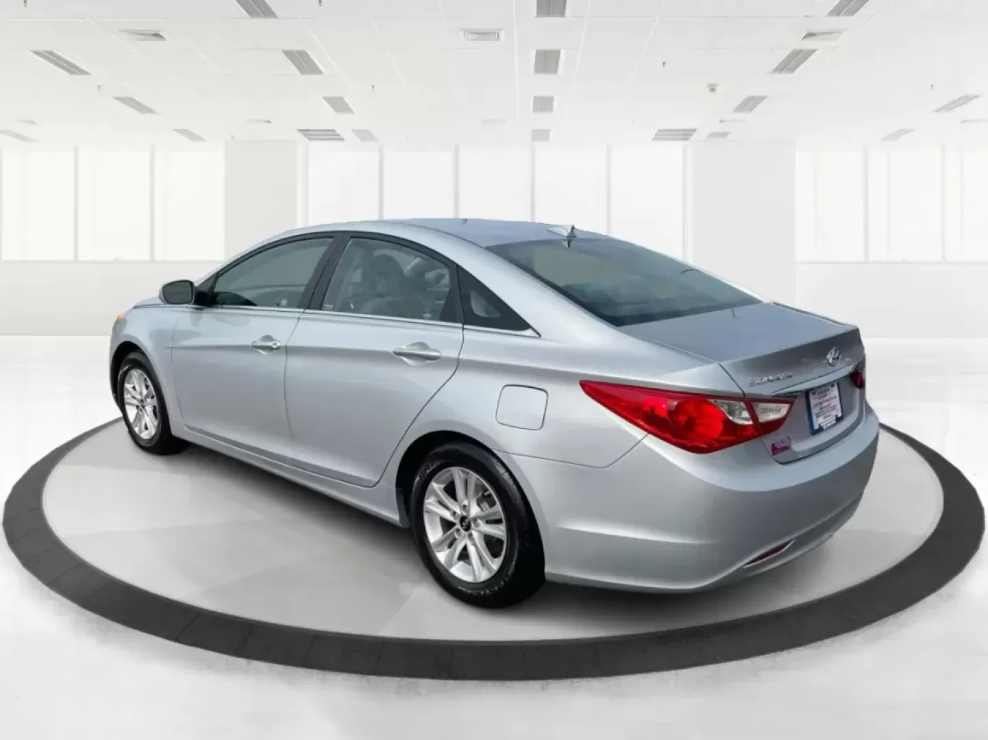2013 Hyundai Sonata GLS (5NPEB4AC1DH) with an 2.4L I-4 gasoline direct injection engine, located at 8750 N County Rd 25A, Piqua, OH, 45356, (937) 908-9800, 40.164391, -84.232513 - Photo#4