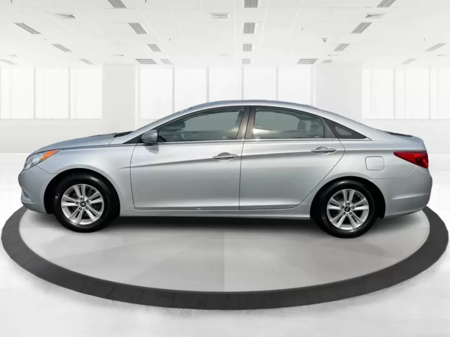 2013 Hyundai Sonata GLS (5NPEB4AC1DH) with an 2.4L I-4 gasoline direct injection engine, located at 8750 N County Rd 25A, Piqua, OH, 45356, (937) 908-9800, 40.164391, -84.232513 - Photo#5