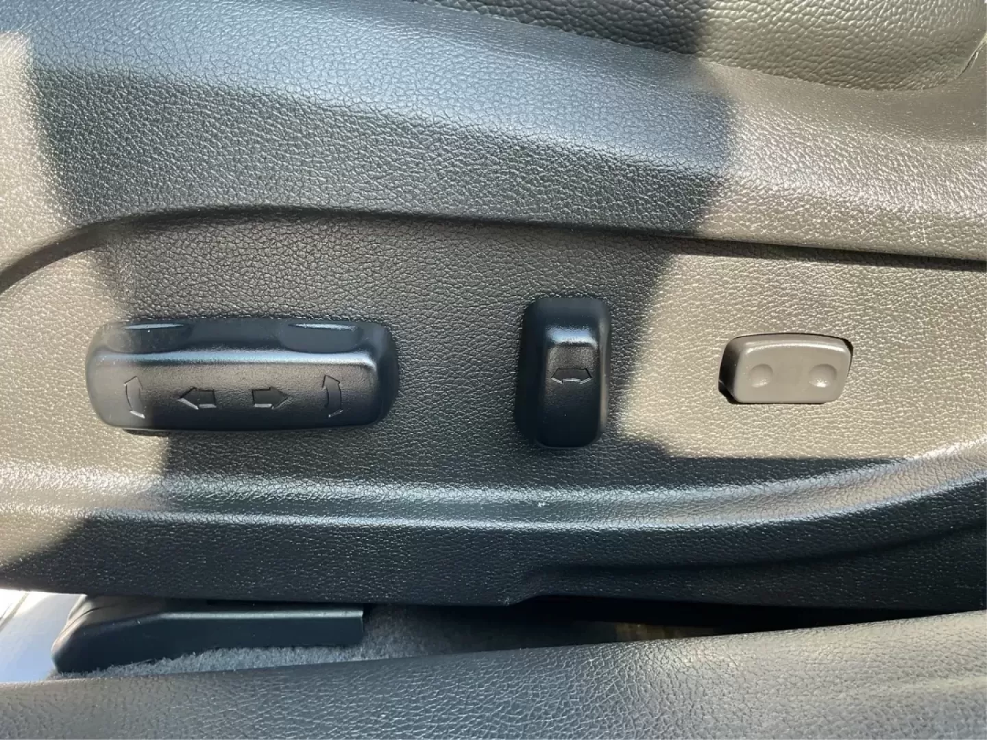 2013 Hyundai Sonata SE (5NPEC4AC8DH) with an 2.4L I-4 gasoline direct injection engine, located at 880 E. National Road, Vandalia, OH, 45377, (937) 908-9800, 39.891918, -84.183594 - Photo#16