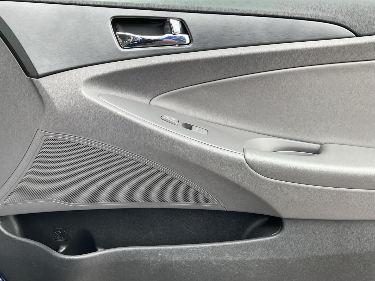 2013 Hyundai Sonata GLS (5NPEB4AC6DH) with an 2.4L L4 DOHC 16V engine, 6-Speed Automatic transmission, located at 1951 S Dayton Lakeview Rd., New Carlisle, OH, 45344, (937) 908-9800, 39.890999, -84.050255 - Photo#17