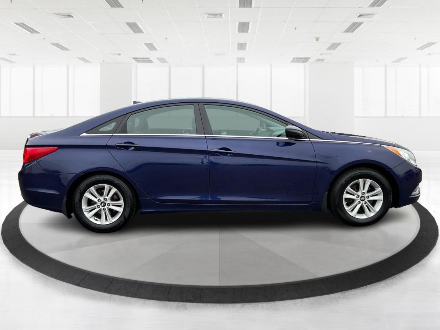 2013 Hyundai Sonata GLS (5NPEB4AC6DH) with an 2.4L L4 DOHC 16V engine, 6-Speed Automatic transmission, located at 1951 S Dayton Lakeview Rd., New Carlisle, OH, 45344, (937) 908-9800, 39.890999, -84.050255 - Photo#1