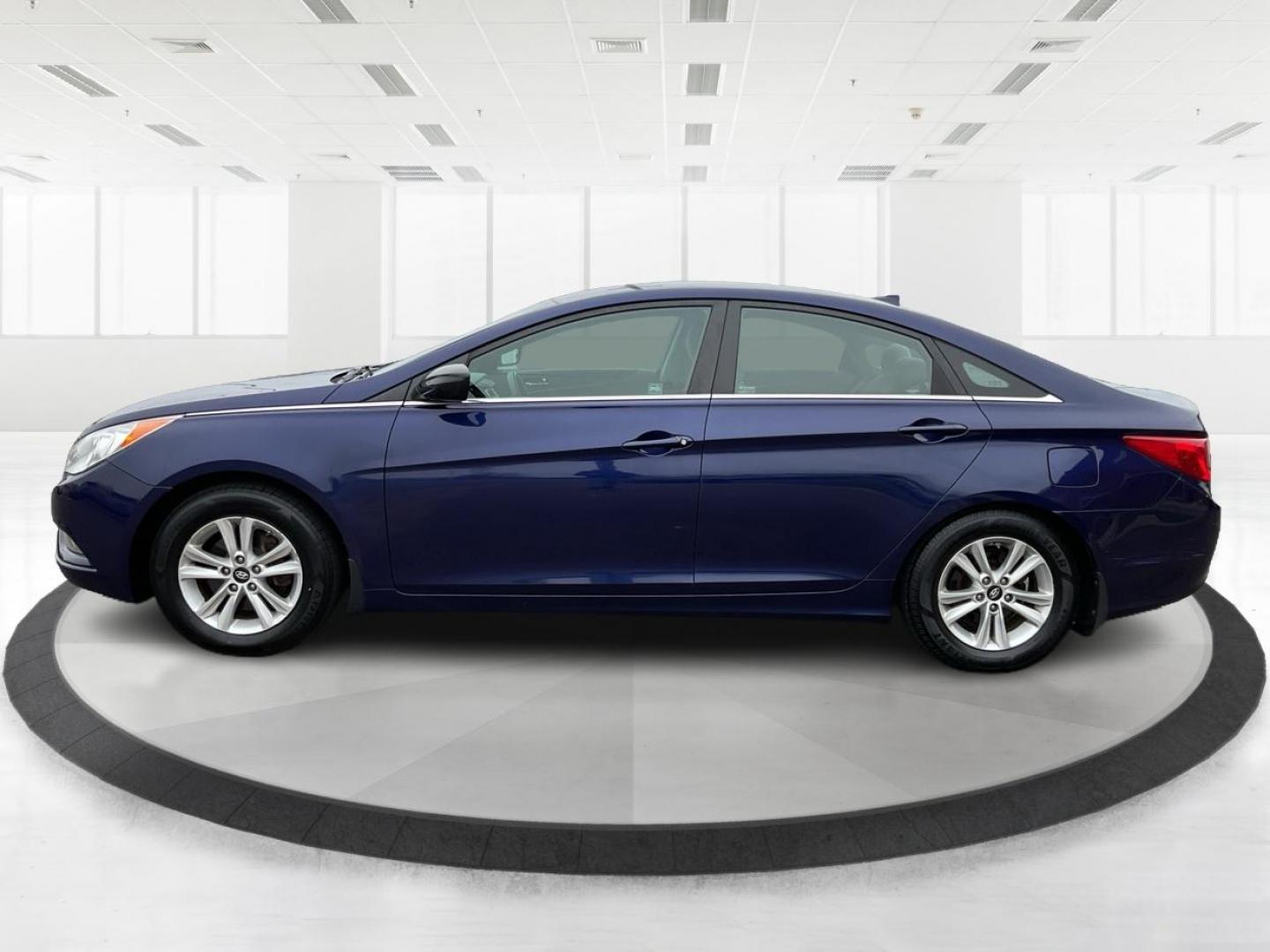 2013 Hyundai Sonata GLS (5NPEB4AC6DH) with an 2.4L L4 DOHC 16V engine, 6-Speed Automatic transmission, located at 1951 S Dayton Lakeview Rd., New Carlisle, OH, 45344, (937) 908-9800, 39.890999, -84.050255 - Photo#5