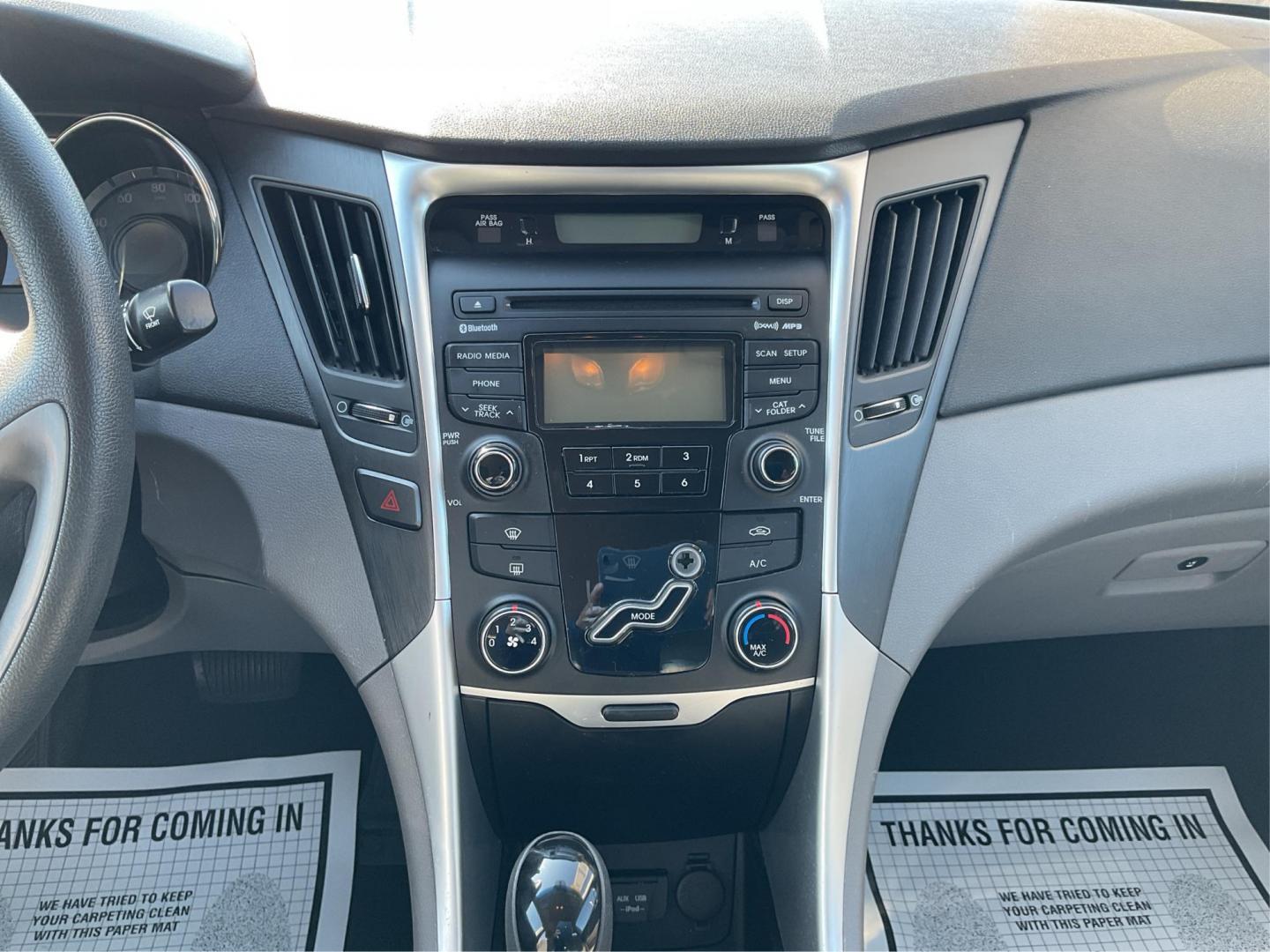 2013 Hyundai Sonata GLS (5NPEB4AC7DH) with an 2.4L I-4 gasoline direct injection engine, located at 1230 East Main St, Xenia, OH, 45385, (937) 908-9800, 39.688026, -83.910172 - Photo#12