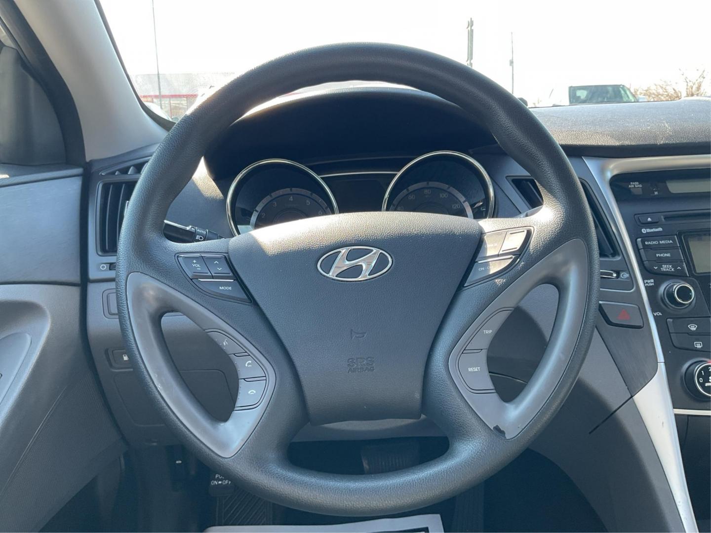 2013 Hyundai Sonata GLS (5NPEB4AC7DH) with an 2.4L I-4 gasoline direct injection engine, located at 1230 East Main St, Xenia, OH, 45385, (937) 908-9800, 39.688026, -83.910172 - Photo#15