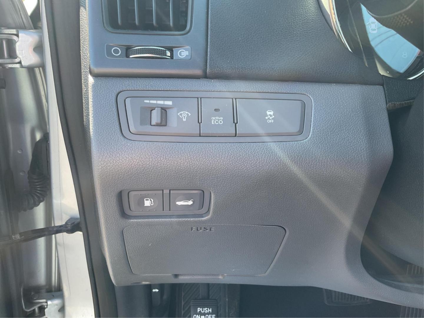 2013 Hyundai Sonata GLS (5NPEB4AC7DH) with an 2.4L I-4 gasoline direct injection engine, located at 1230 East Main St, Xenia, OH, 45385, (937) 908-9800, 39.688026, -83.910172 - Photo#16