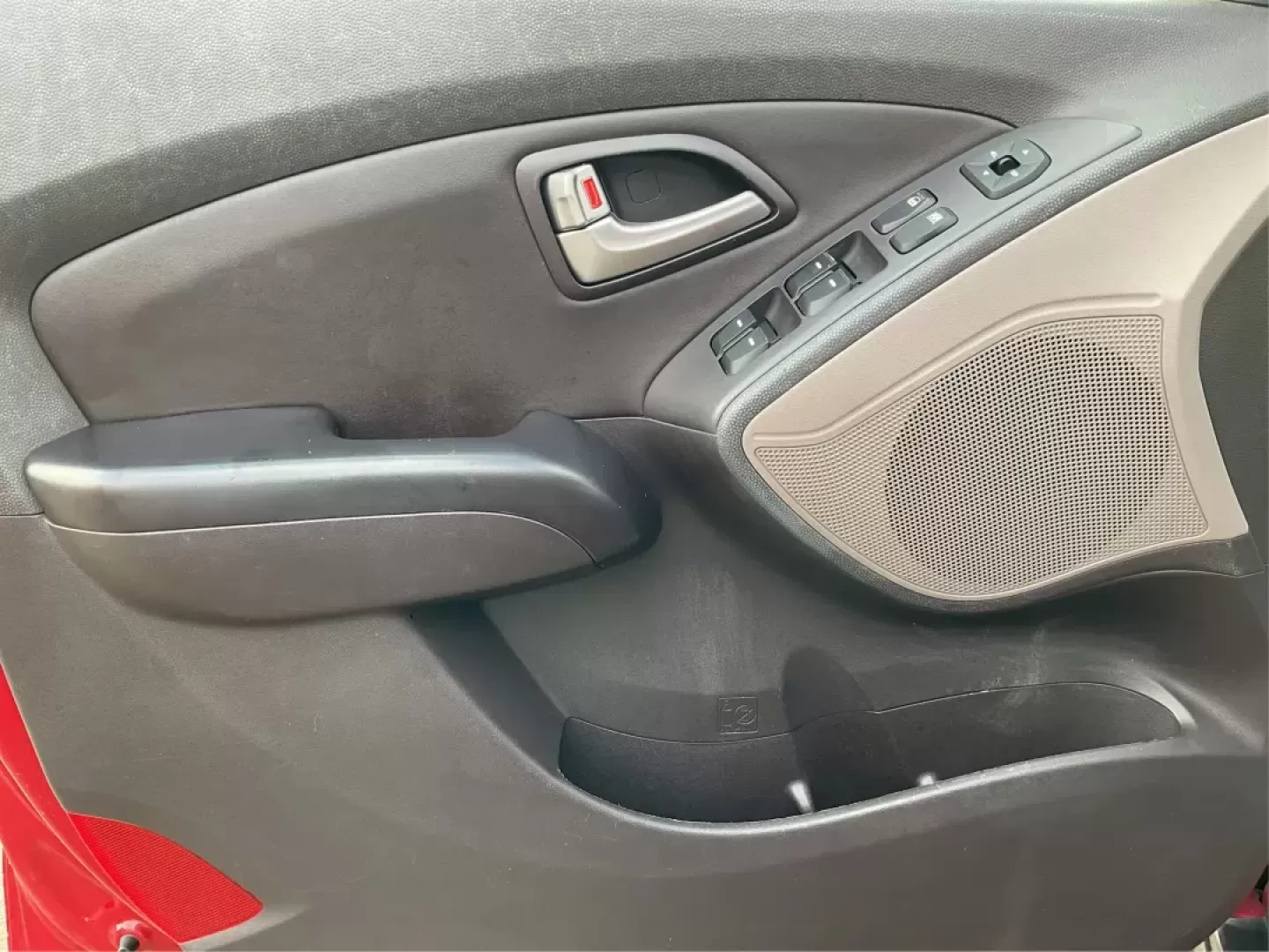 2013 Hyundai Tucson Limited (KM8JU3AC4DU) with an Theta II 2.4L I-4 DOHC engine, located at 1099 N County Rd 25A , Troy, OH, 45373, (937) 908-9800, 40.057079, -84.212883 - Photo#17