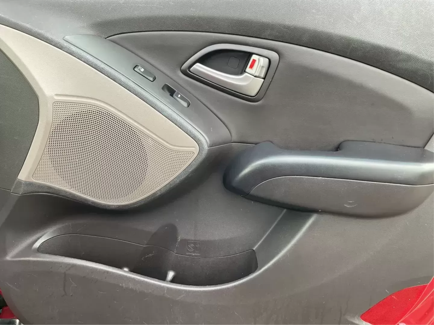 2013 Hyundai Tucson Limited (KM8JU3AC4DU) with an Theta II 2.4L I-4 DOHC engine, located at 1099 N County Rd 25A , Troy, OH, 45373, (937) 908-9800, 40.057079, -84.212883 - Photo#18