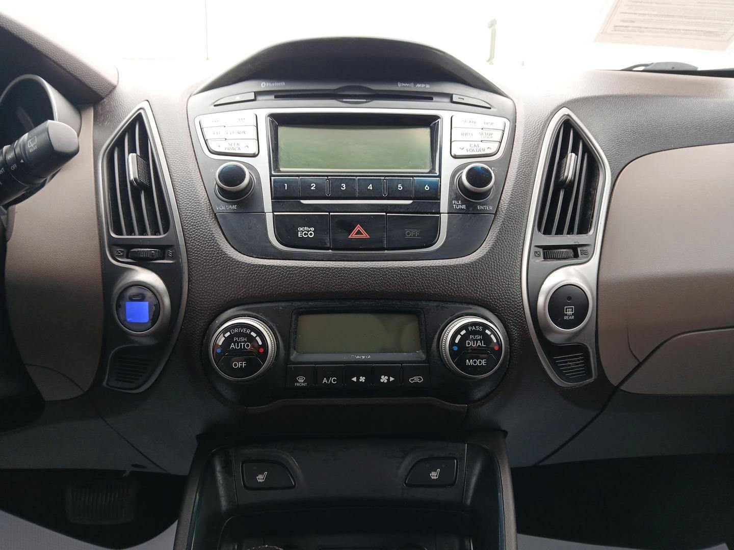 2013 Hyundai Tucson Limited 2WD (KM8JU3AC1DU) with an 2.4L L4 DOHC 16V engine, 6-Speed Automatic transmission, located at 1184 Kauffman Ave, Fairborn, OH, 45324, (937) 908-9800, 39.807072, -84.030914 - Photo#12
