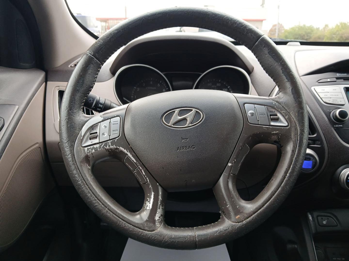 2013 Hyundai Tucson Limited 2WD (KM8JU3AC1DU) with an 2.4L L4 DOHC 16V engine, 6-Speed Automatic transmission, located at 1184 Kauffman Ave, Fairborn, OH, 45324, (937) 908-9800, 39.807072, -84.030914 - Photo#15