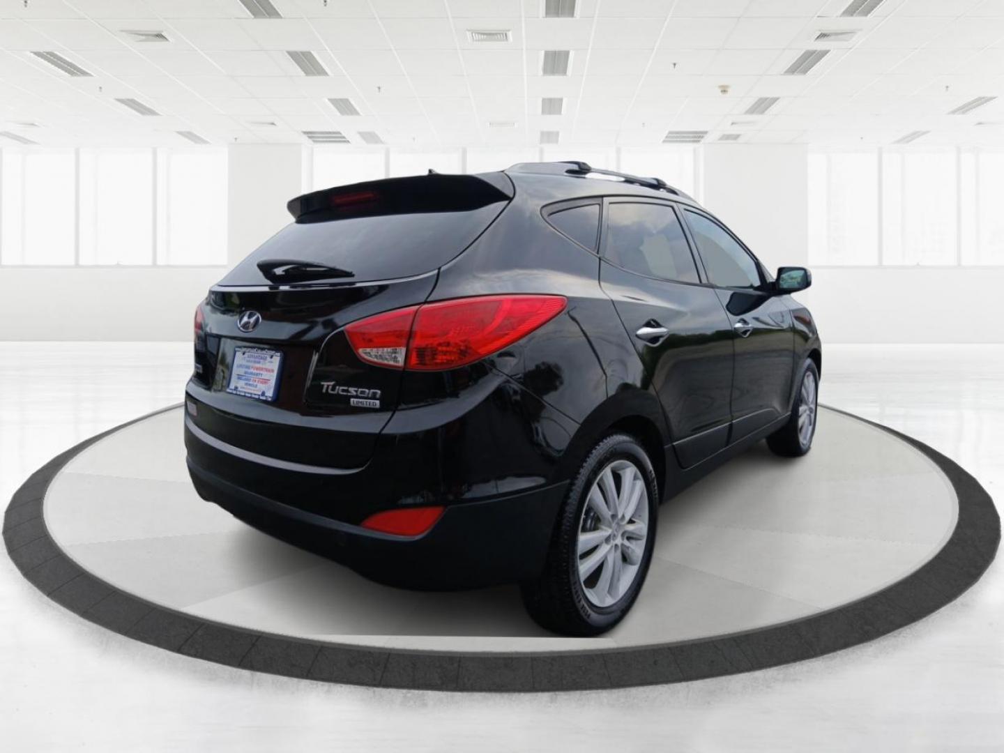 2013 Hyundai Tucson Limited 2WD (KM8JU3AC1DU) with an 2.4L L4 DOHC 16V engine, 6-Speed Automatic transmission, located at 1184 Kauffman Ave, Fairborn, OH, 45324, (937) 908-9800, 39.807072, -84.030914 - Photo#2
