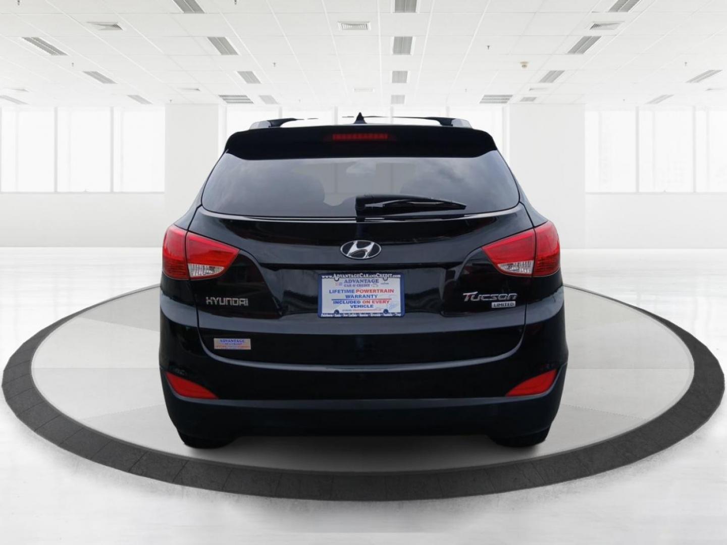 2013 Hyundai Tucson Limited 2WD (KM8JU3AC1DU) with an 2.4L L4 DOHC 16V engine, 6-Speed Automatic transmission, located at 1184 Kauffman Ave, Fairborn, OH, 45324, (937) 908-9800, 39.807072, -84.030914 - Photo#3