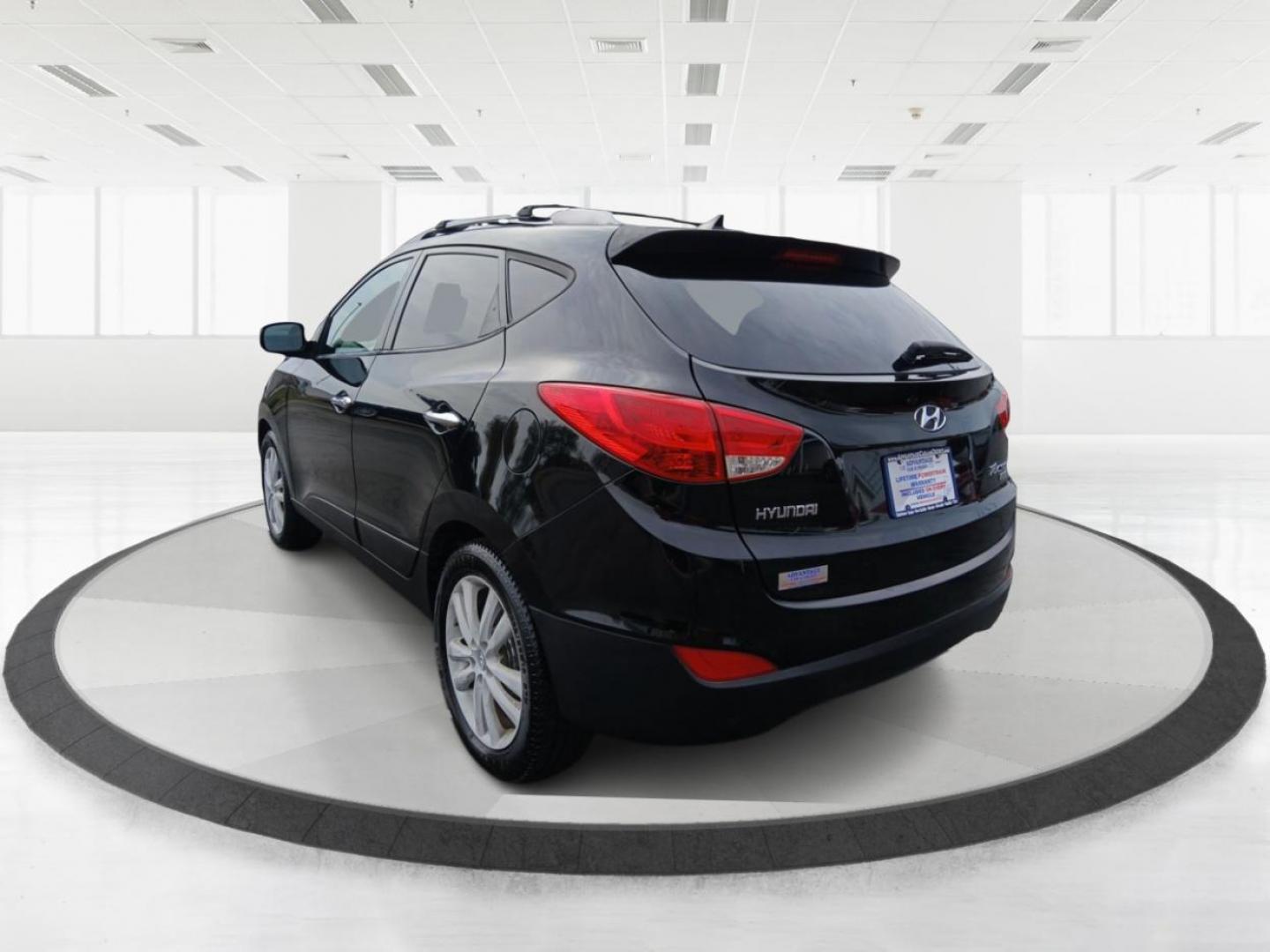 2013 Hyundai Tucson Limited 2WD (KM8JU3AC1DU) with an 2.4L L4 DOHC 16V engine, 6-Speed Automatic transmission, located at 1184 Kauffman Ave, Fairborn, OH, 45324, (937) 908-9800, 39.807072, -84.030914 - Photo#4