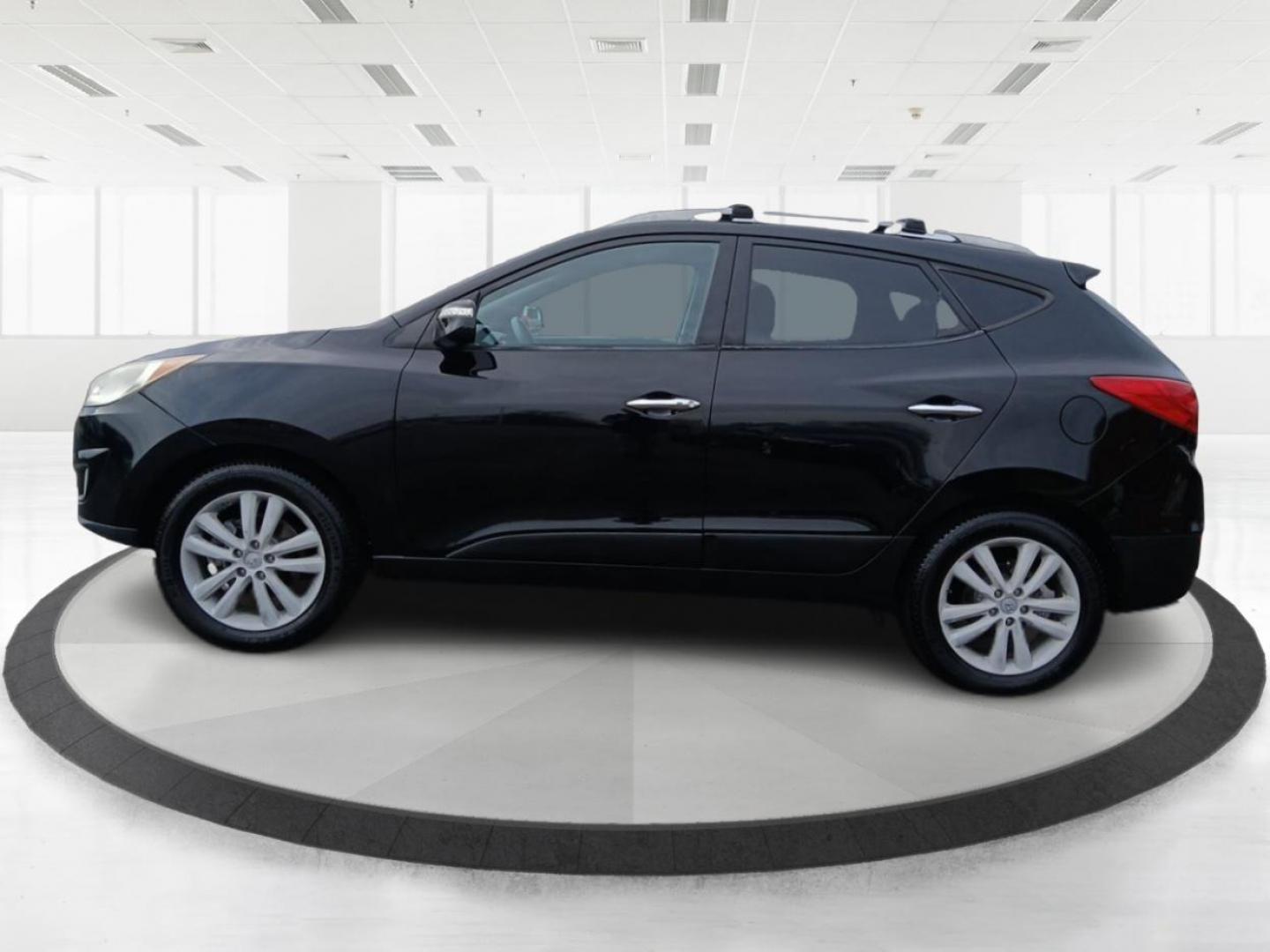 2013 Hyundai Tucson Limited 2WD (KM8JU3AC1DU) with an 2.4L L4 DOHC 16V engine, 6-Speed Automatic transmission, located at 1184 Kauffman Ave, Fairborn, OH, 45324, (937) 908-9800, 39.807072, -84.030914 - Photo#5
