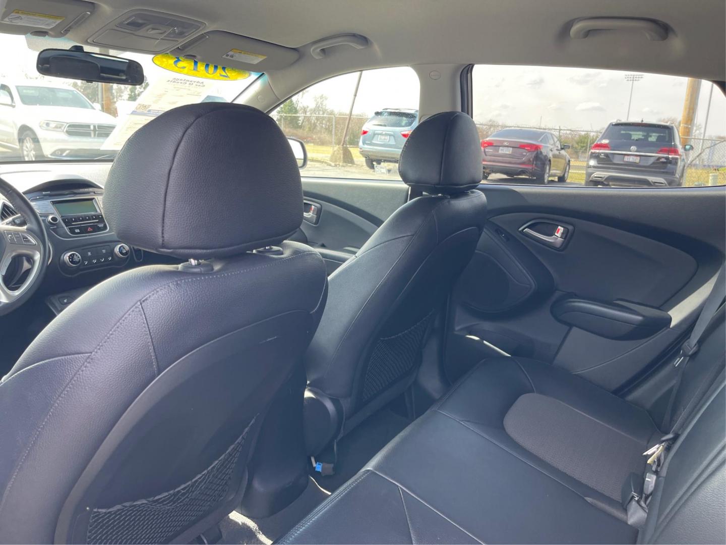2013 Hyundai Tucson GLS (KM8JU3AC1DU) with an Theta II 2.4L I-4 DOHC engine, located at 1099 N County Rd 25A , Troy, OH, 45373, (937) 908-9800, 40.057079, -84.212883 - Photo#9