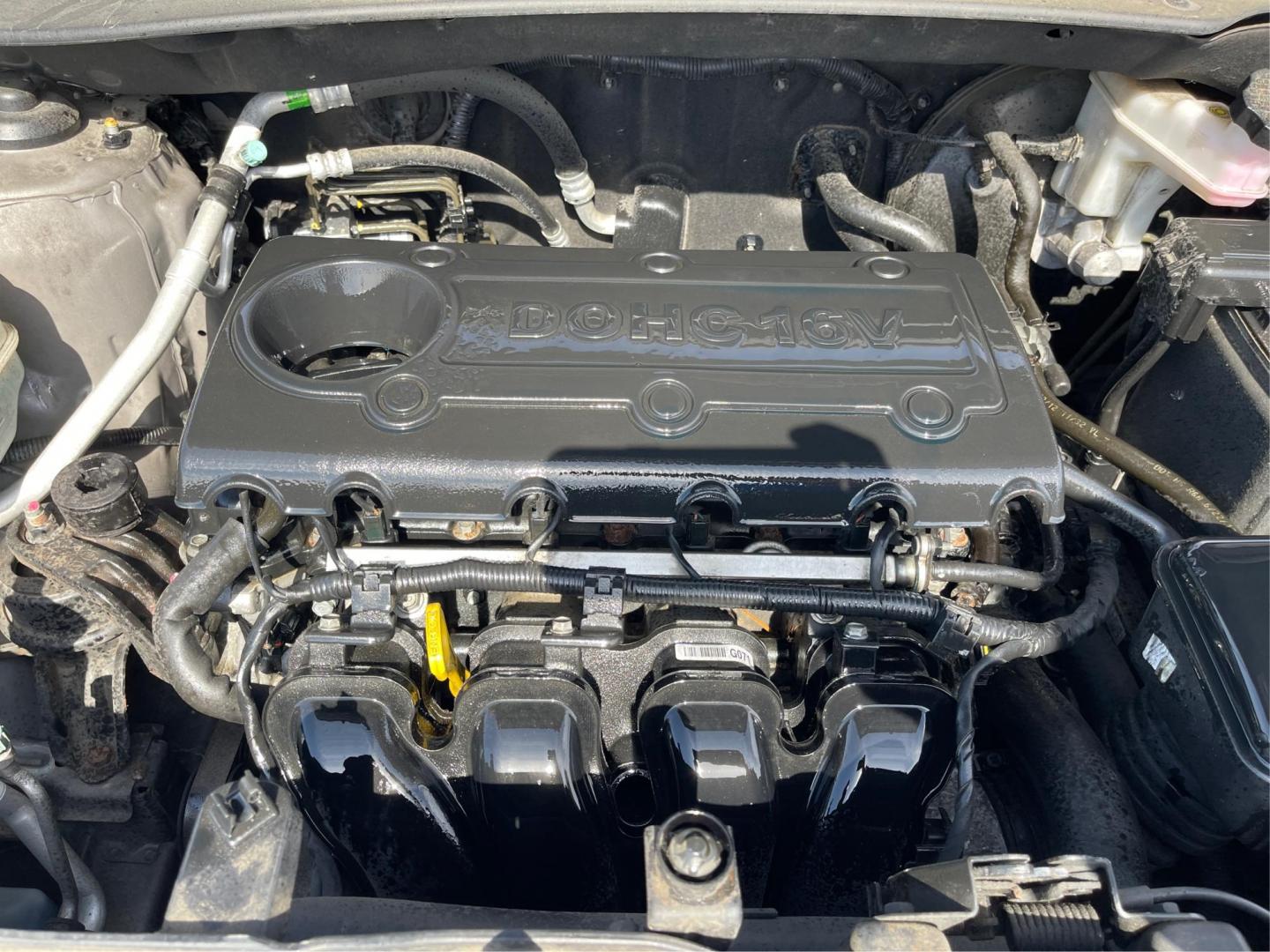 2013 Hyundai Tucson GLS (KM8JU3AC1DU) with an Theta II 2.4L I-4 DOHC engine, located at 1099 N County Rd 25A , Troy, OH, 45373, (937) 908-9800, 40.057079, -84.212883 - Photo#10