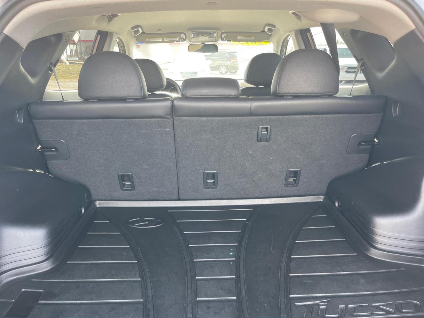 2013 Hyundai Tucson GLS (KM8JU3AC1DU) with an Theta II 2.4L I-4 DOHC engine, located at 1099 N County Rd 25A , Troy, OH, 45373, (937) 908-9800, 40.057079, -84.212883 - Photo#11