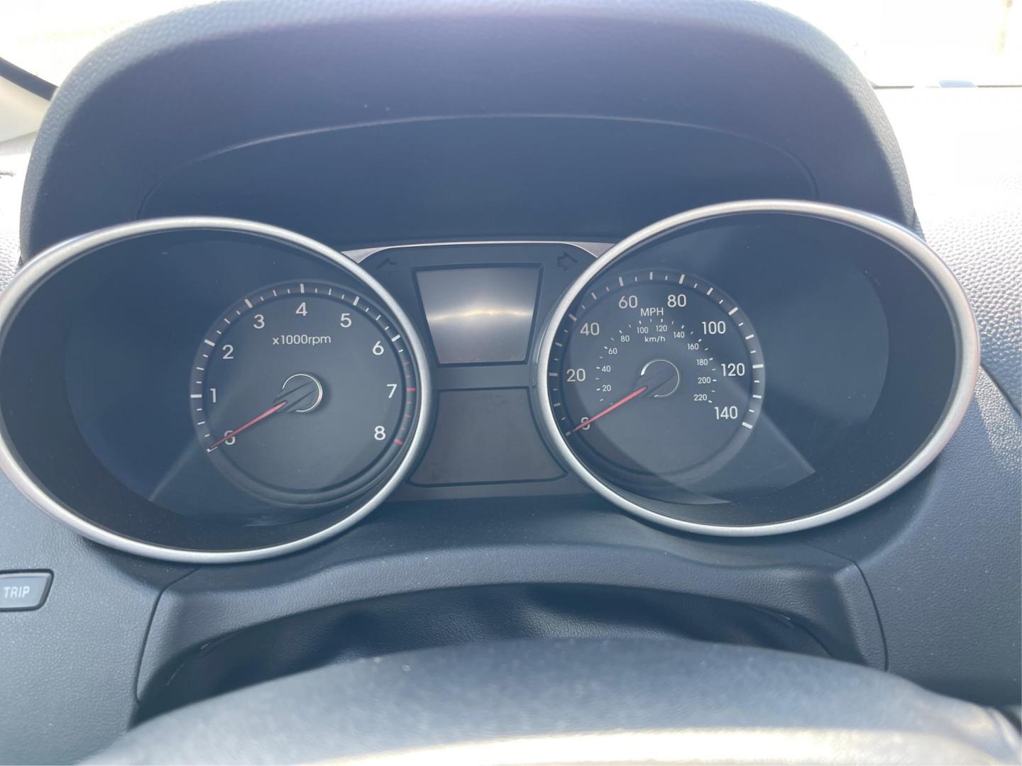 2013 Hyundai Tucson GLS (KM8JU3AC1DU) with an Theta II 2.4L I-4 DOHC engine, located at 1099 N County Rd 25A , Troy, OH, 45373, (937) 908-9800, 40.057079, -84.212883 - Photo#14