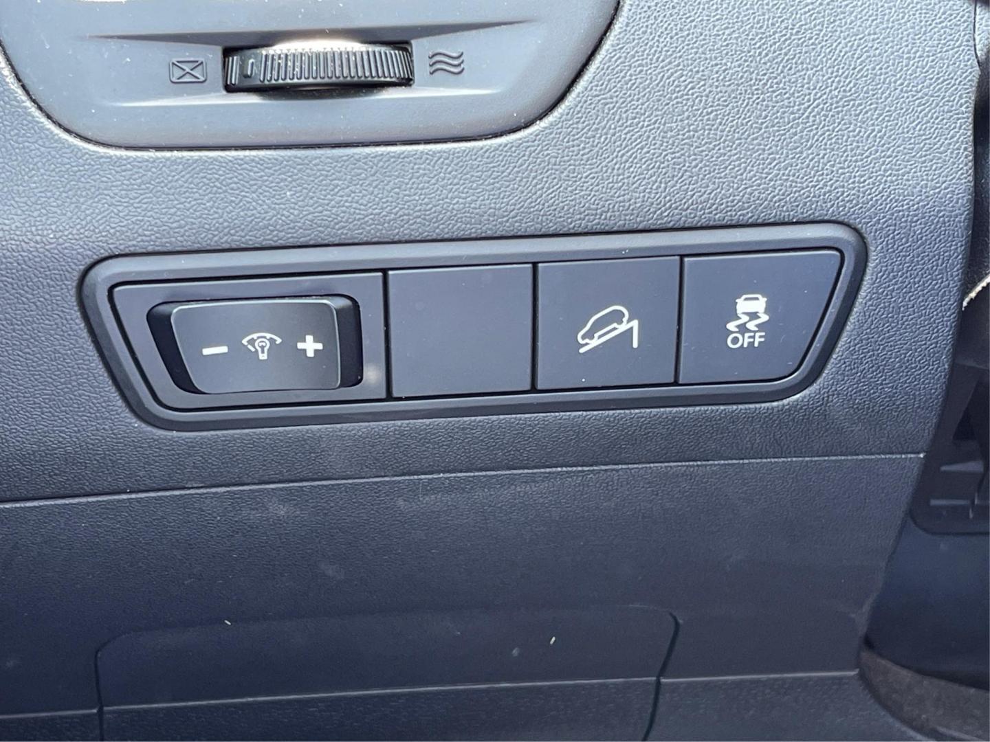 2013 Hyundai Tucson GLS (KM8JU3AC1DU) with an Theta II 2.4L I-4 DOHC engine, located at 1099 N County Rd 25A , Troy, OH, 45373, (937) 908-9800, 40.057079, -84.212883 - Photo#16
