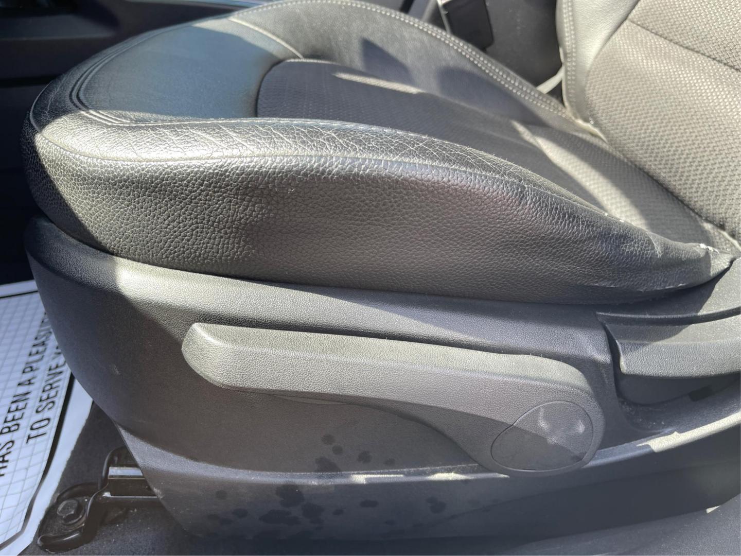 2013 Hyundai Tucson GLS (KM8JU3AC1DU) with an Theta II 2.4L I-4 DOHC engine, located at 1099 N County Rd 25A , Troy, OH, 45373, (937) 908-9800, 40.057079, -84.212883 - Photo#17