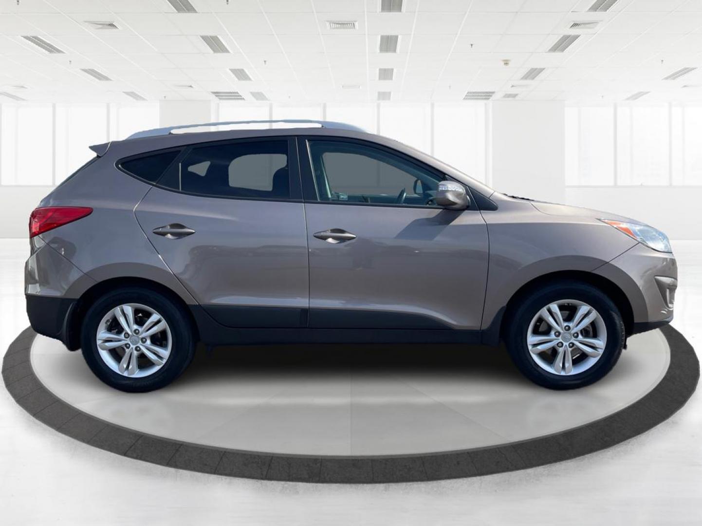 2013 Hyundai Tucson GLS (KM8JU3AC1DU) with an Theta II 2.4L I-4 DOHC engine, located at 1099 N County Rd 25A , Troy, OH, 45373, (937) 908-9800, 40.057079, -84.212883 - Photo#1