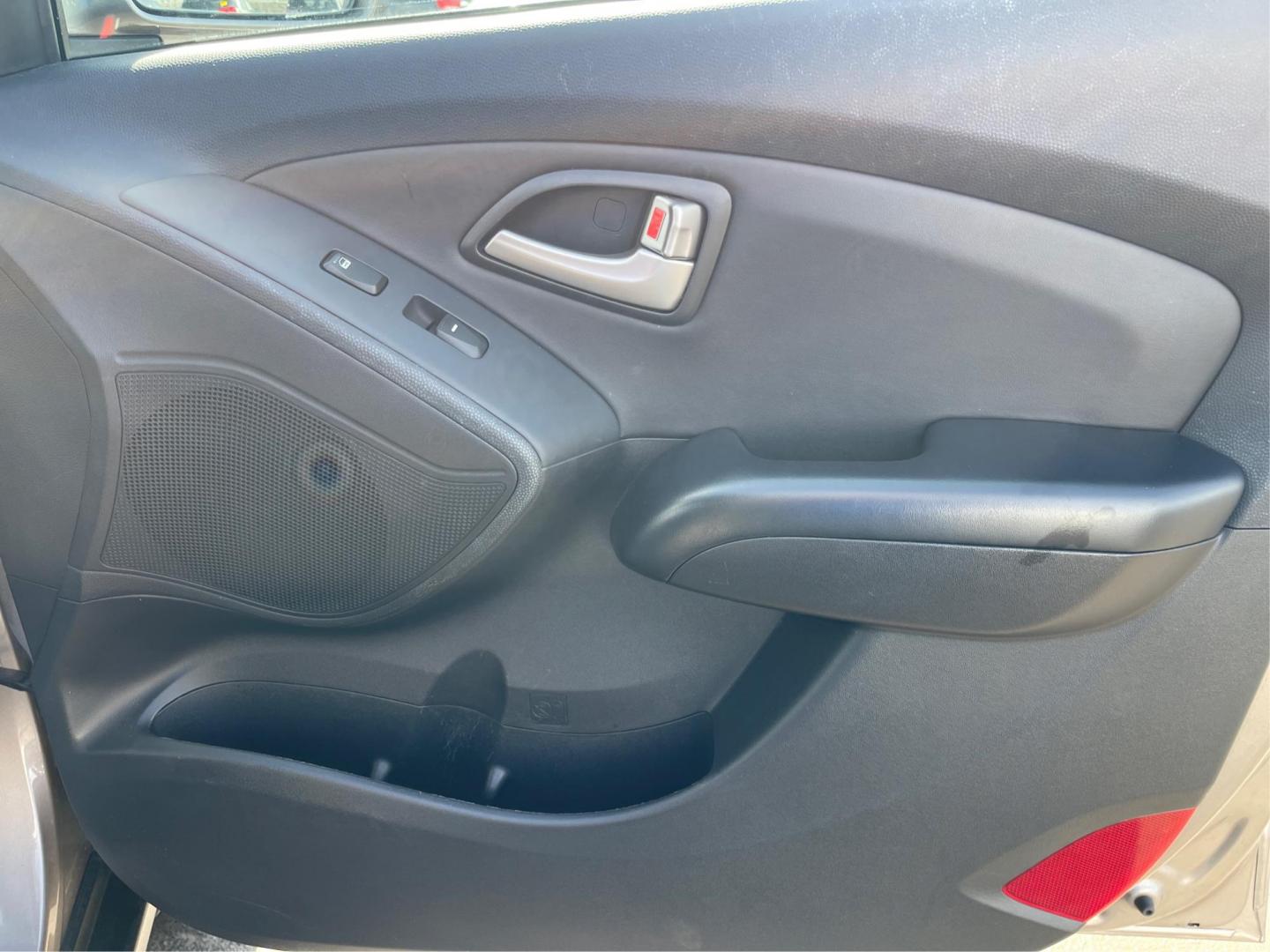 2013 Hyundai Tucson GLS (KM8JU3AC1DU) with an Theta II 2.4L I-4 DOHC engine, located at 1099 N County Rd 25A , Troy, OH, 45373, (937) 908-9800, 40.057079, -84.212883 - Photo#19