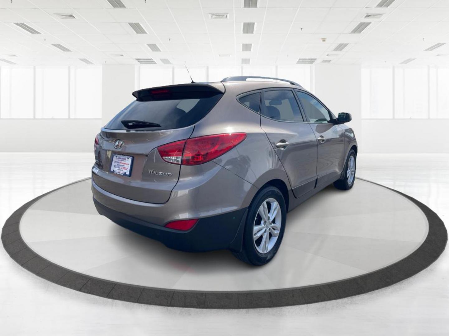 2013 Hyundai Tucson GLS (KM8JU3AC1DU) with an Theta II 2.4L I-4 DOHC engine, located at 1099 N County Rd 25A , Troy, OH, 45373, (937) 908-9800, 40.057079, -84.212883 - Photo#2