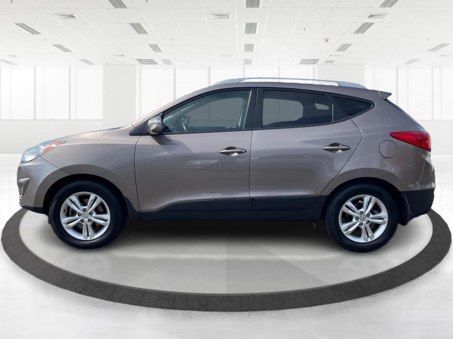 2013 Hyundai Tucson GLS (KM8JU3AC1DU) with an Theta II 2.4L I-4 DOHC engine, located at 1099 N County Rd 25A , Troy, OH, 45373, (937) 908-9800, 40.057079, -84.212883 - Photo#5