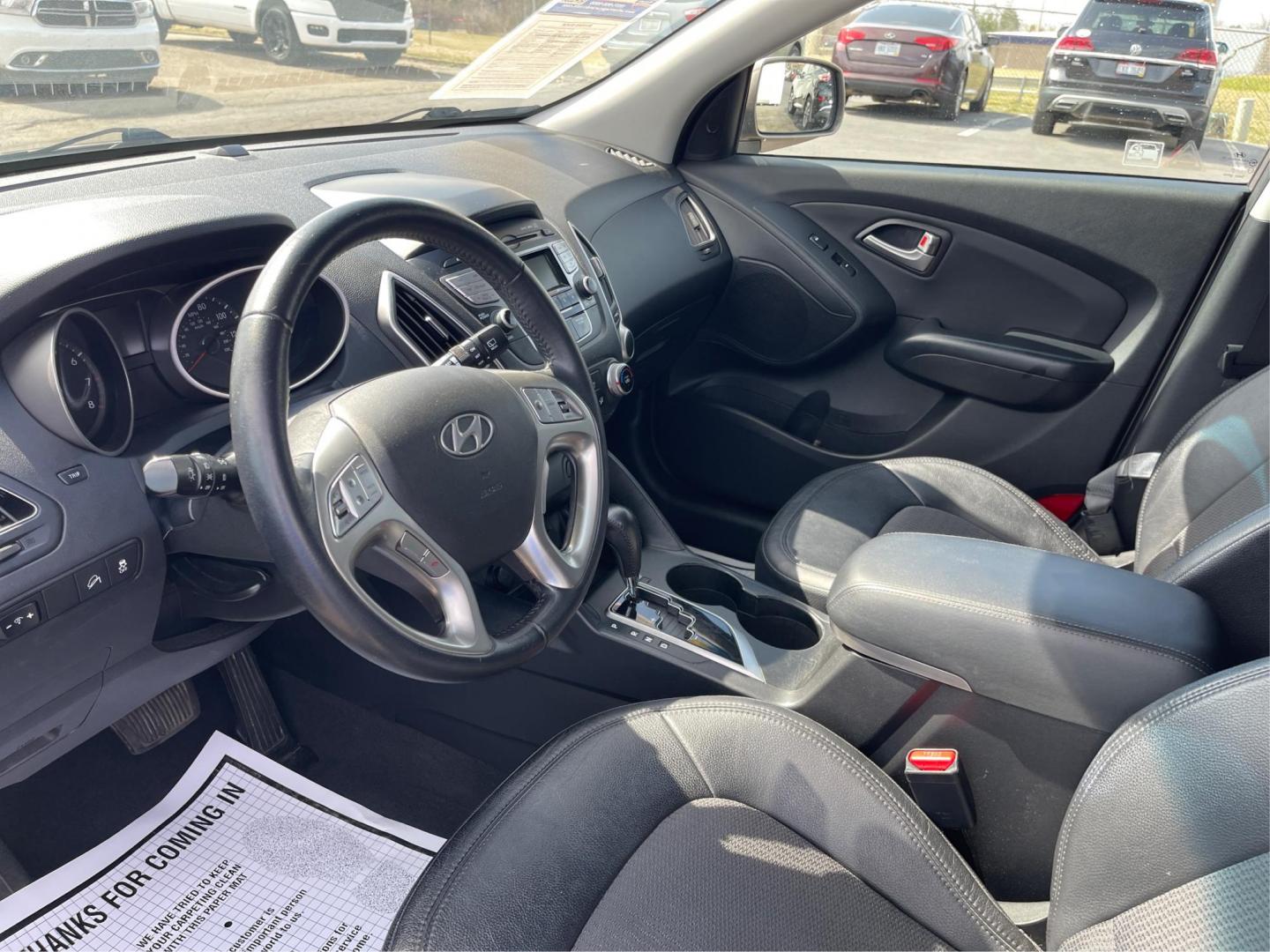 2013 Hyundai Tucson GLS (KM8JU3AC1DU) with an Theta II 2.4L I-4 DOHC engine, located at 1099 N County Rd 25A , Troy, OH, 45373, (937) 908-9800, 40.057079, -84.212883 - Photo#8
