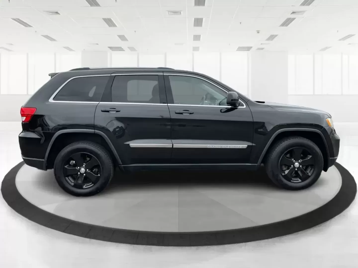 2013 Jeep Grand Cherokee Laredo (1C4RJFAGXDC) with an Other engine, located at 8750 N County Rd 25A, Piqua, OH, 45356, (937) 908-9800, 40.164391, -84.232513 - Photo#1