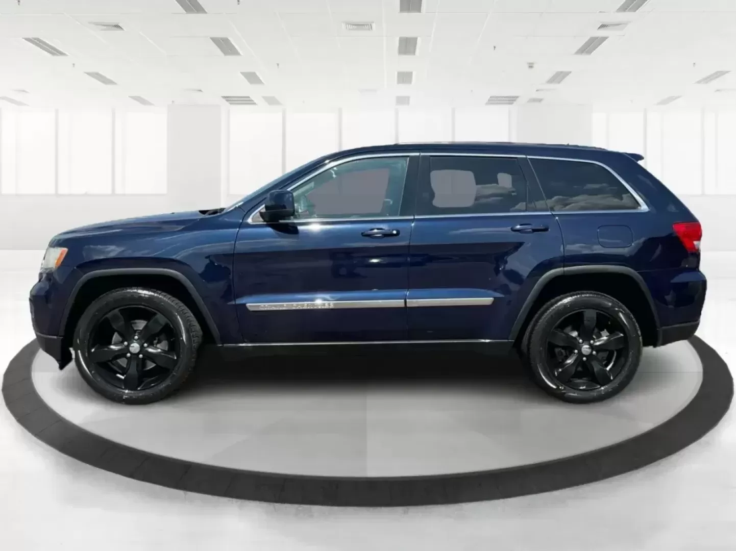 2013 Jeep Grand Cherokee Laredo (1C4RJFAG7DC) with an Other engine, located at 1951 S Dayton Lakeview Rd., New Carlisle, OH, 45344, (937) 908-9800, 39.890999, -84.050255 - Photo#5