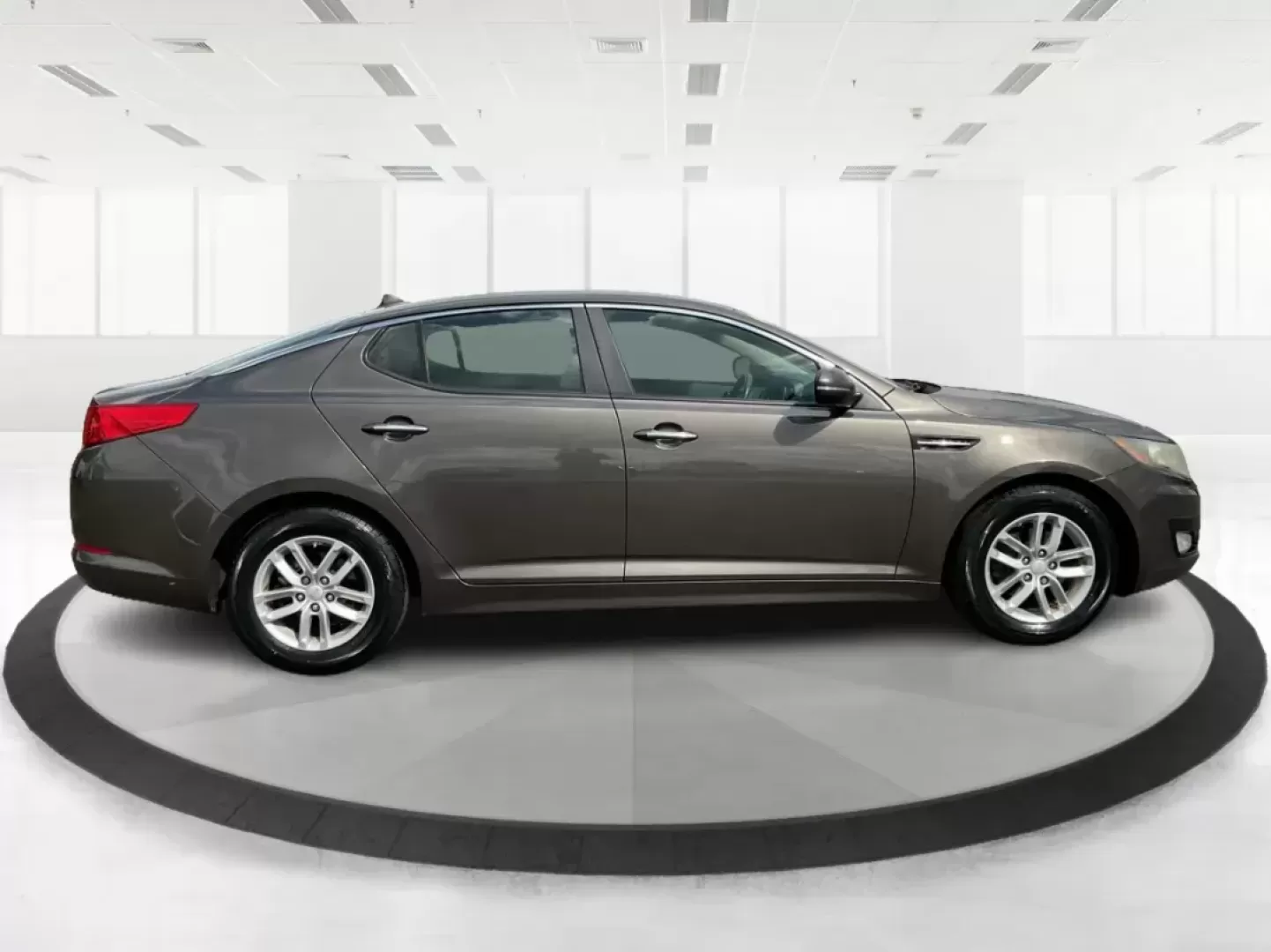2013 Kia Optima LX (5XXGM4A71DG) with an 2.4L I-4 gasoline direct injection engine, located at 880 E. National Road, Vandalia, OH, 45377, (937) 908-9800, 39.891918, -84.183594 - Photo#0