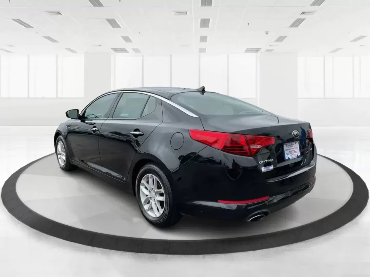 2013 Kia Optima LX (5XXGM4A72DG) with an 2.4L I-4 gasoline direct injection engine, located at 401 Woodman Dr, Riverside, OH, 45431, (937) 908-9800, 39.760899, -84.123421 - Photo#3