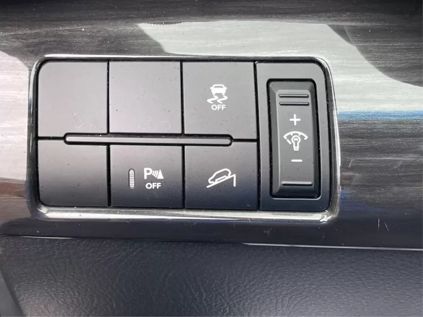 2013 Kia Sorento LX (5XYKT3A61DG) with an 2.4L I-4 gasoline direct injection engine, located at 401 Woodman Dr, Riverside, OH, 45431, (937) 908-9800, 39.760899, -84.123421 - Photo#16
