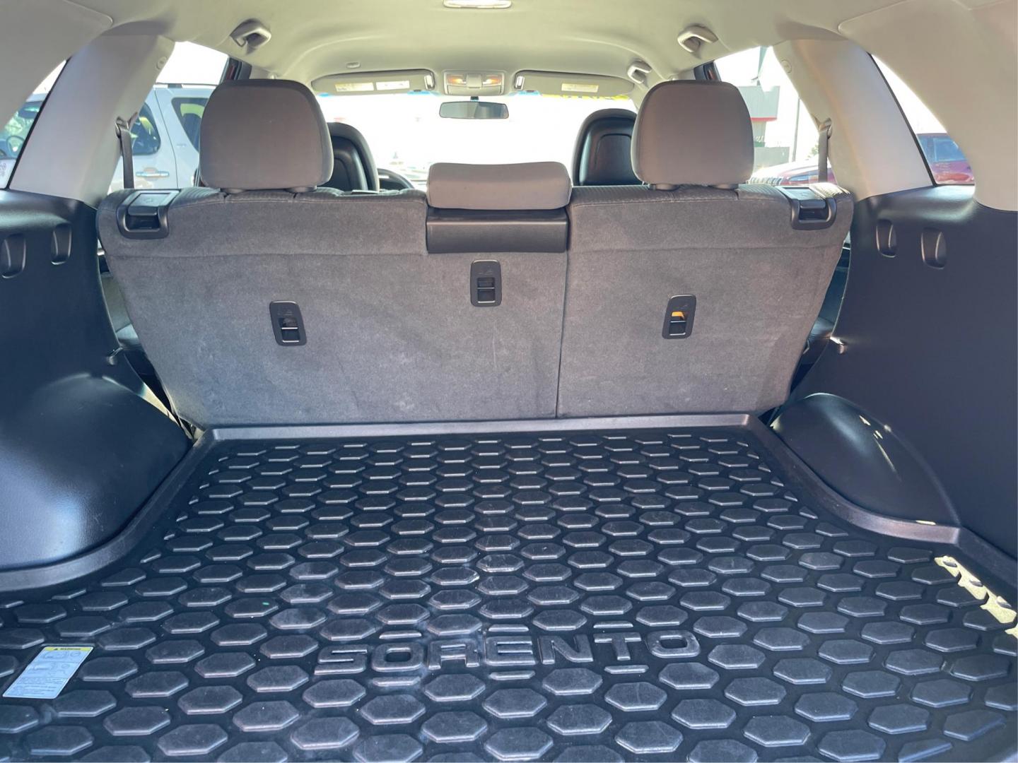 2013 Kia Sorento LX 2WD (5XYKT3A14DG) with an 2.4L L4 DOHC 16V engine, 6-Speed Automatic transmission, located at 8750 N County Rd 25A, Piqua, OH, 45356, (937) 908-9800, 40.164391, -84.232513 - Photo#11