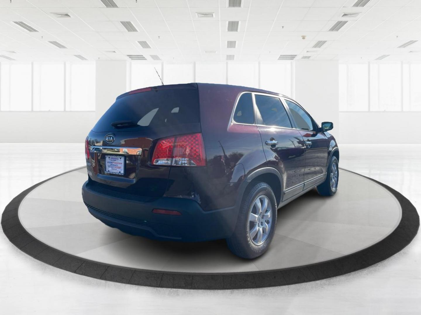 2013 Kia Sorento LX 2WD (5XYKT3A14DG) with an 2.4L L4 DOHC 16V engine, 6-Speed Automatic transmission, located at 8750 N County Rd 25A, Piqua, OH, 45356, (937) 908-9800, 40.164391, -84.232513 - Photo#2