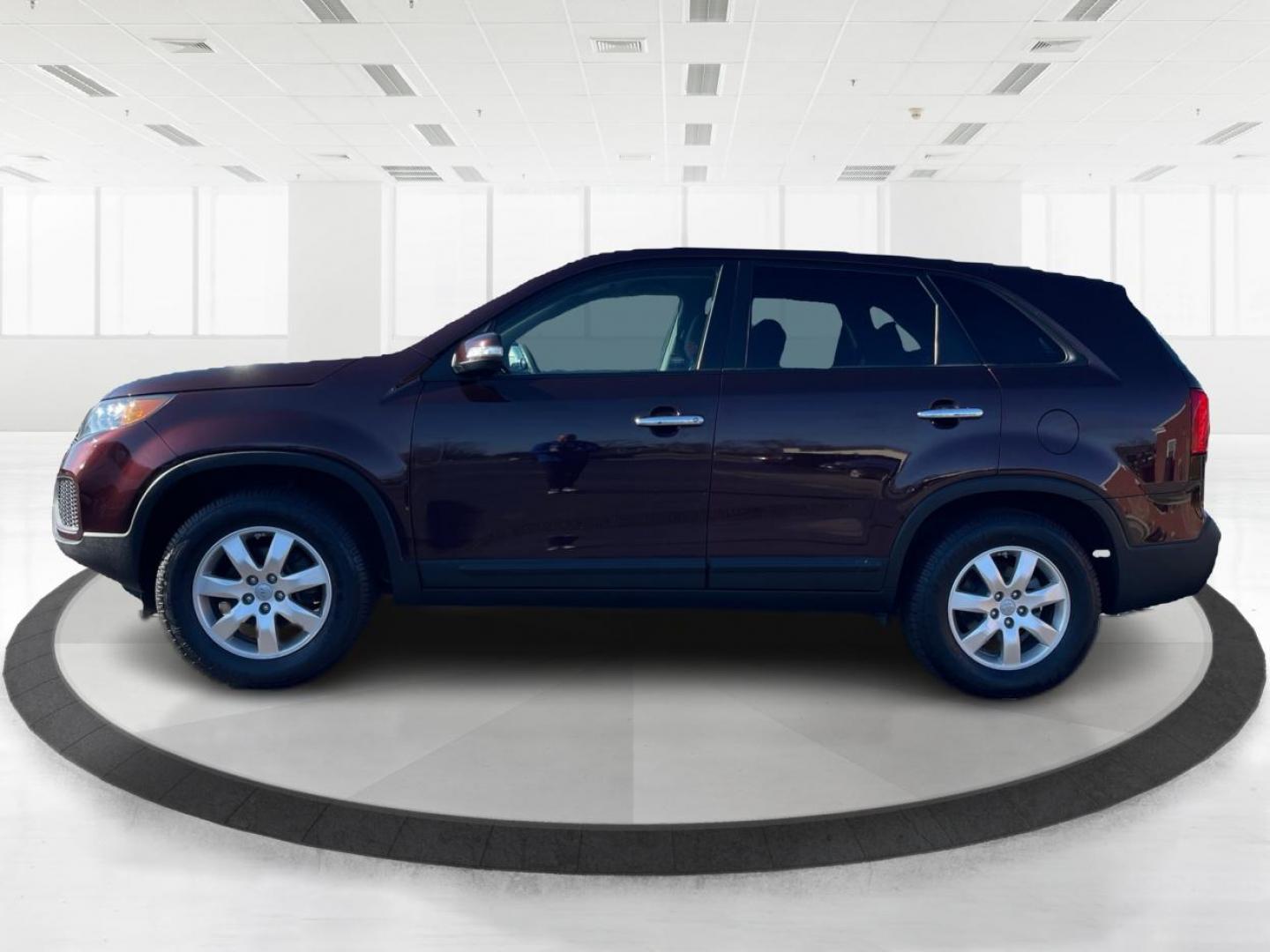 2013 Kia Sorento LX 2WD (5XYKT3A14DG) with an 2.4L L4 DOHC 16V engine, 6-Speed Automatic transmission, located at 8750 N County Rd 25A, Piqua, OH, 45356, (937) 908-9800, 40.164391, -84.232513 - Photo#5