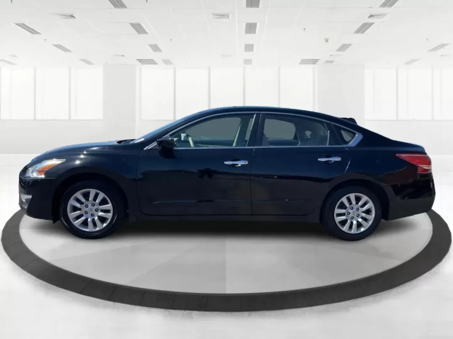 2013 Nissan Altima 2.5 S (1N4AL3AP1DC) with an 2.5L I-4 DOHC engine, located at 401 Woodman Dr, Riverside, OH, 45431, (937) 908-9800, 39.760899, -84.123421 - Photo#5