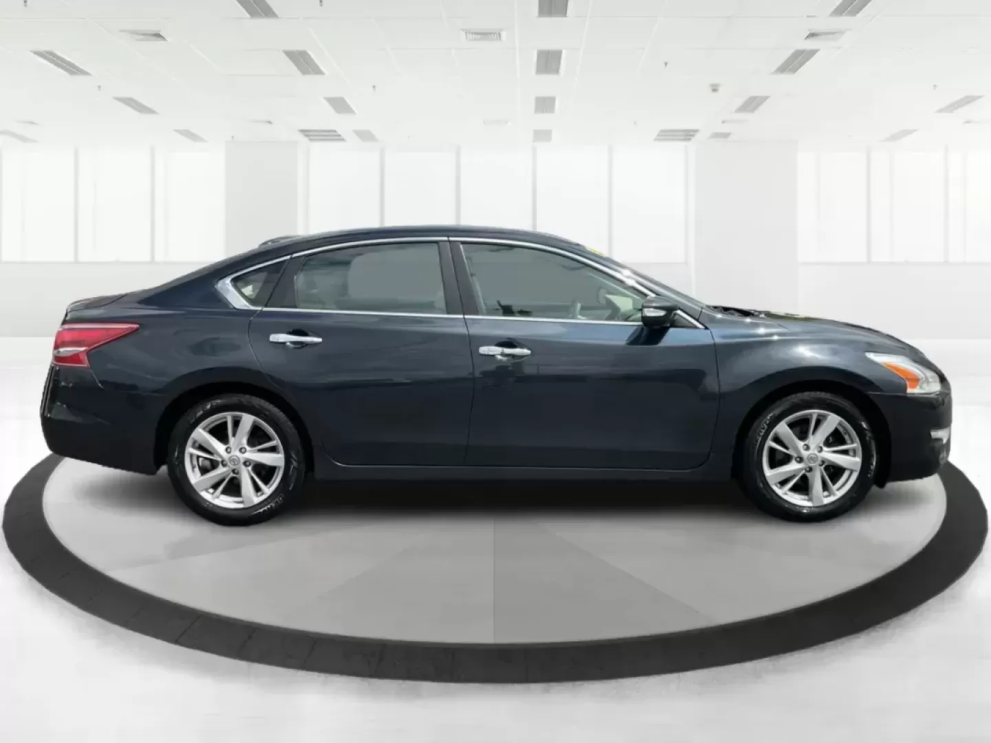 2013 Nissan Altima 2.5 SL (1N4AL3AP9DN) with an 2.5L I-4 DOHC engine, located at 880 E. National Road, Vandalia, OH, 45377, (937) 908-9800, 39.891918, -84.183594 - Photo#1