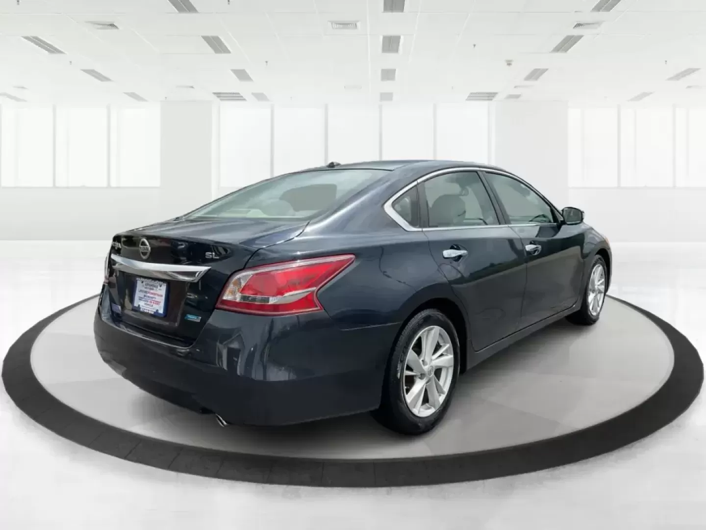 2013 Nissan Altima 2.5 SL (1N4AL3AP9DN) with an 2.5L I-4 DOHC engine, located at 880 E. National Road, Vandalia, OH, 45377, (937) 908-9800, 39.891918, -84.183594 - Photo#2