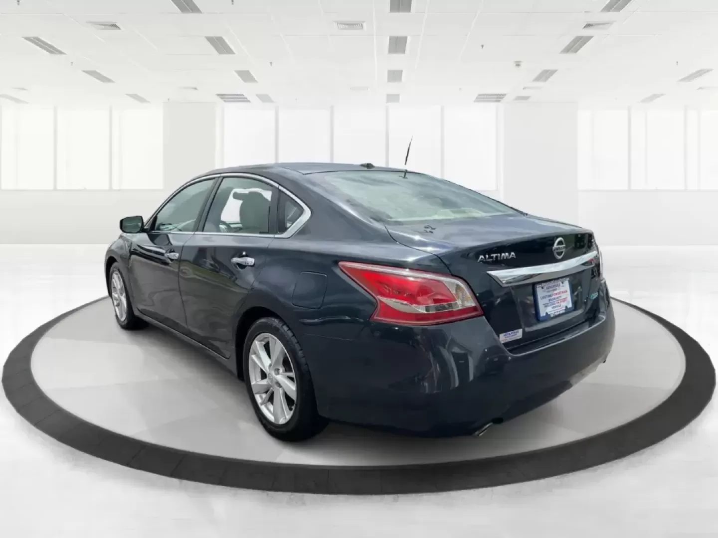 2013 Nissan Altima 2.5 SL (1N4AL3AP9DN) with an 2.5L I-4 DOHC engine, located at 880 E. National Road, Vandalia, OH, 45377, (937) 908-9800, 39.891918, -84.183594 - Photo#5