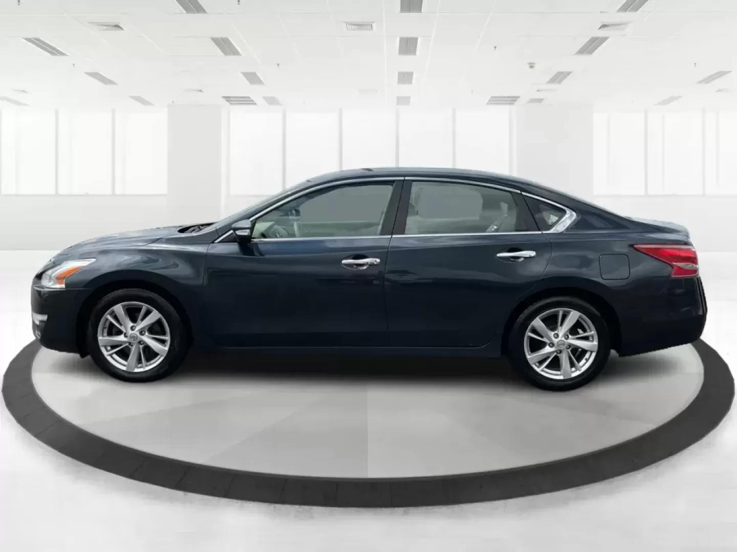 2013 Nissan Altima 2.5 SL (1N4AL3AP9DN) with an 2.5L I-4 DOHC engine, located at 880 E. National Road, Vandalia, OH, 45377, (937) 908-9800, 39.891918, -84.183594 - Photo#6