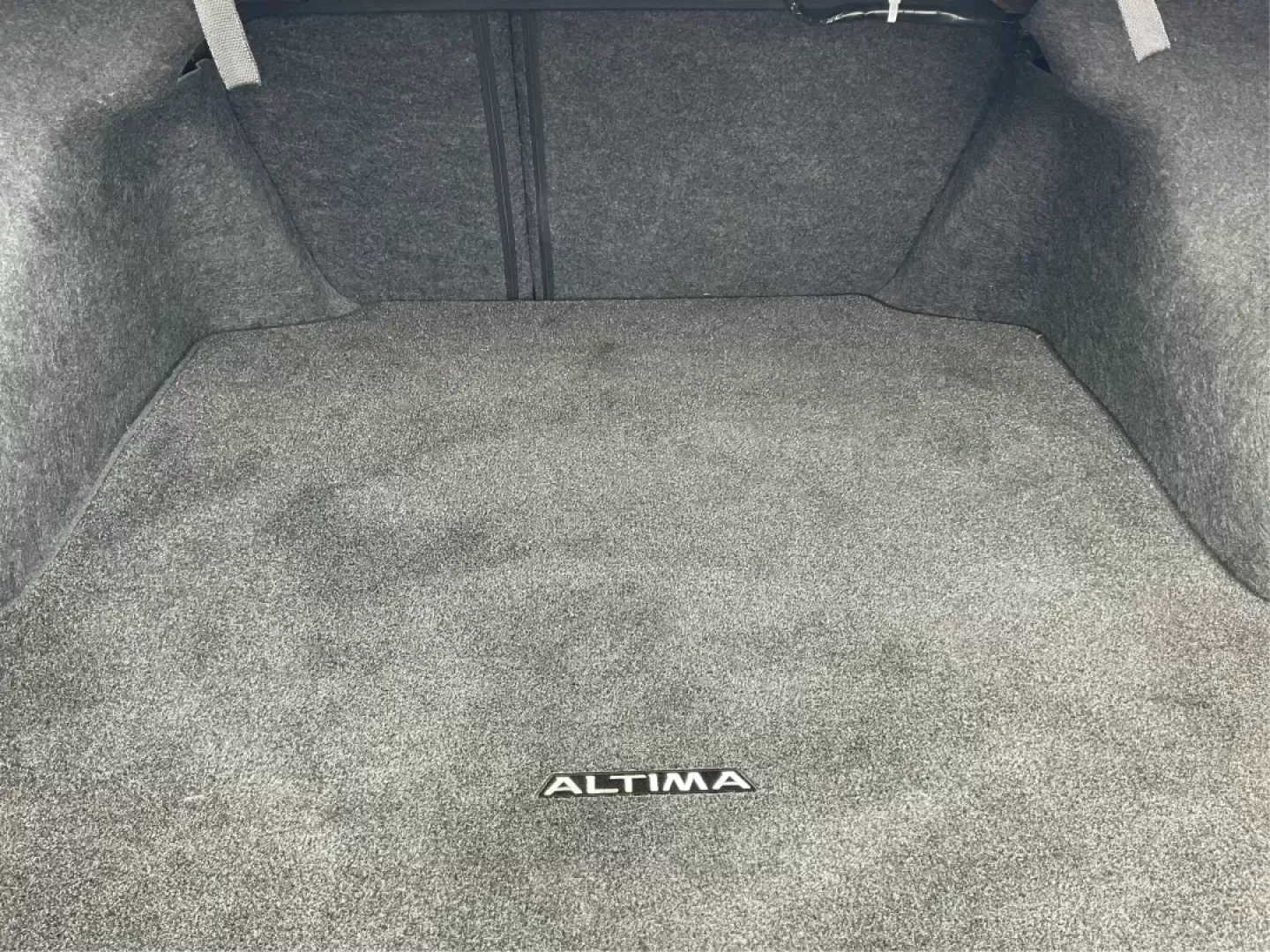 2013 Nissan Altima 2.5 SL (1N4AL3AP9DN) with an 2.5L I-4 DOHC engine, located at 880 E. National Road, Vandalia, OH, 45377, (937) 908-9800, 39.891918, -84.183594 - Photo#12