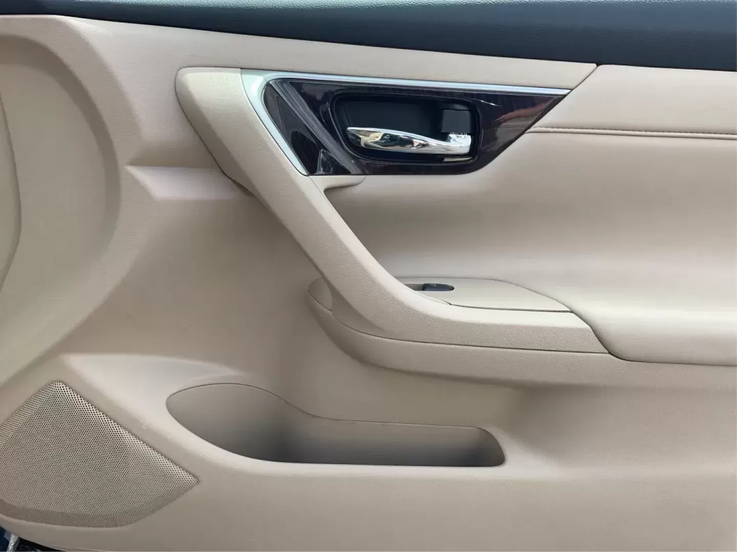 2013 Nissan Altima 2.5 SL (1N4AL3AP9DN) with an 2.5L I-4 DOHC engine, located at 880 E. National Road, Vandalia, OH, 45377, (937) 908-9800, 39.891918, -84.183594 - Photo#19