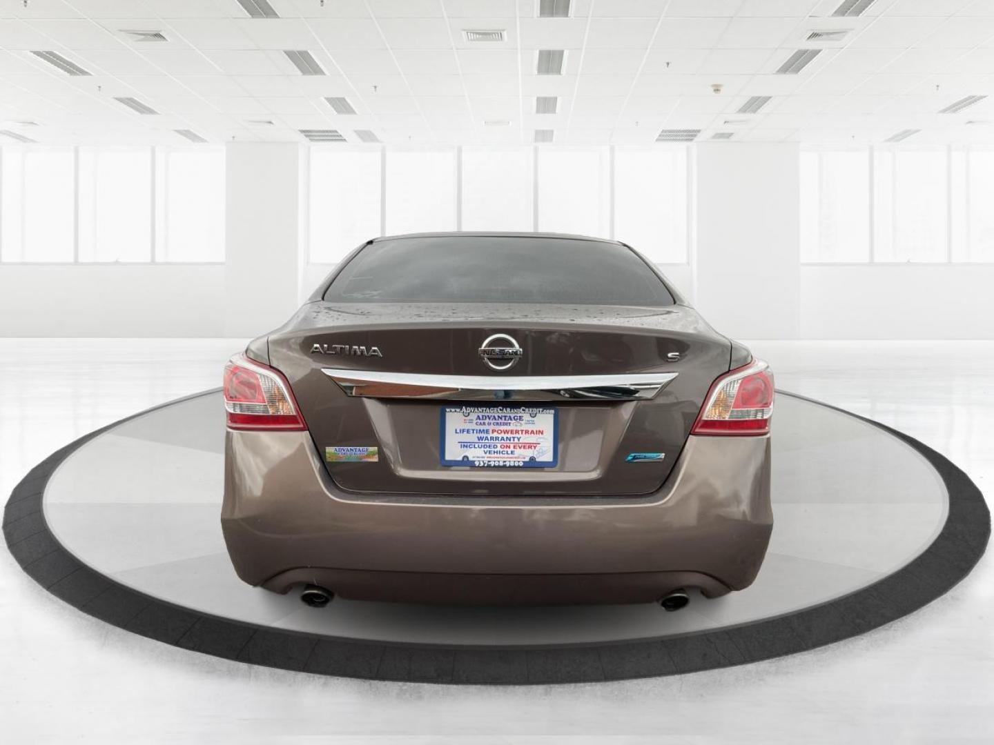 2013 Nissan Altima 2.5 S (1N4AL3APXDN) with an 2.5L I-4 DOHC engine, located at 1184 Kauffman Ave, Fairborn, OH, 45324, (937) 908-9800, 39.807072, -84.030914 - Photo#3