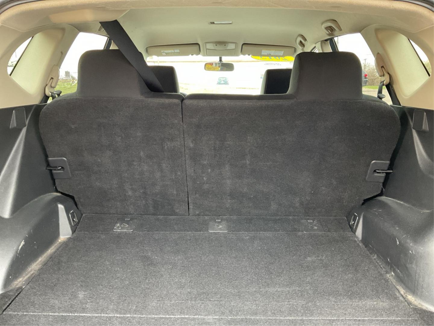 2013 Nissan Rogue SV (JN8AS5MV7DW) with an 2.5L I-4 DOHC engine, located at 1230 East Main St, Xenia, OH, 45385, (937) 908-9800, 39.688026, -83.910172 - Photo#11