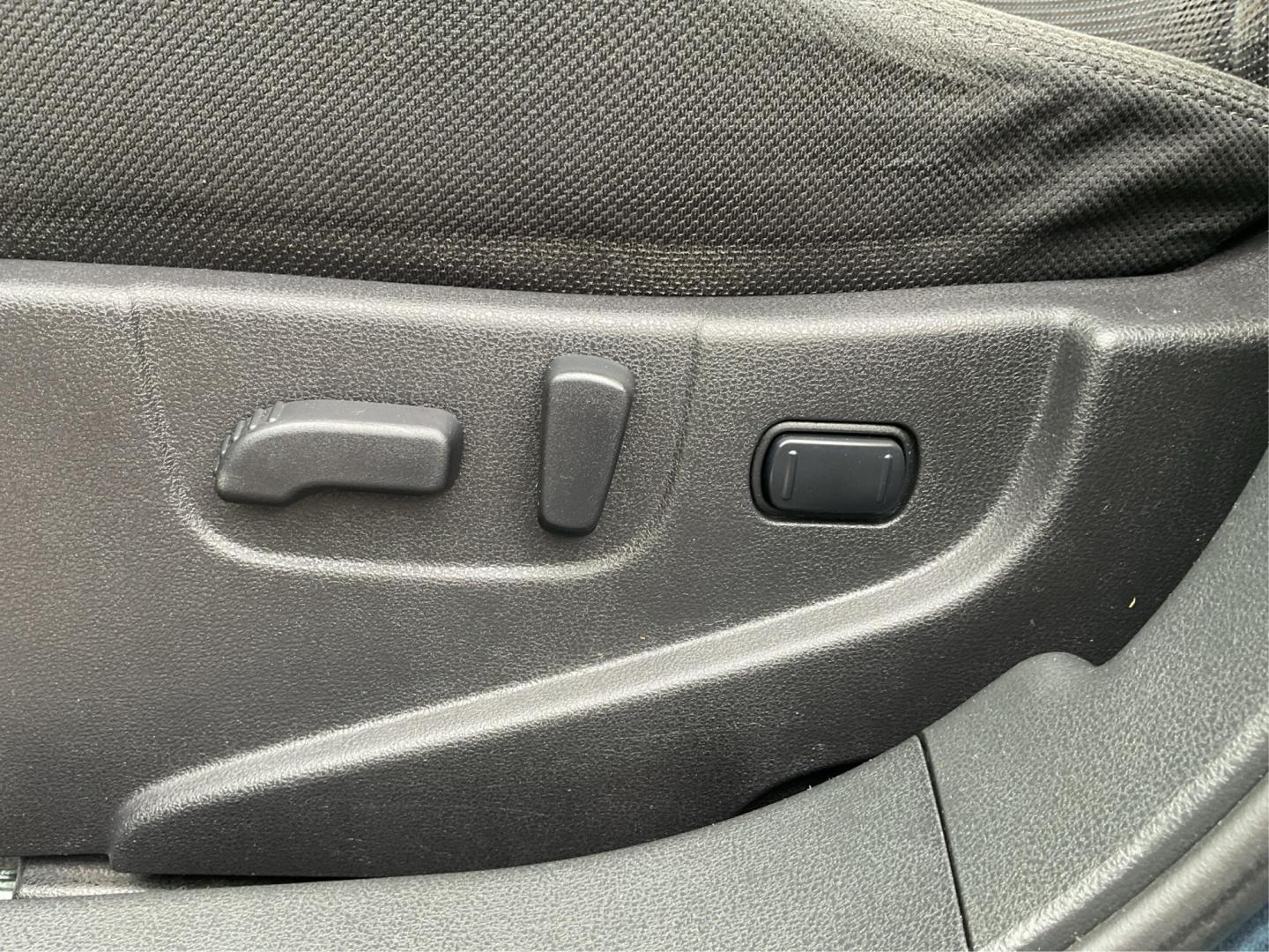 2013 Nissan Rogue SV (JN8AS5MV7DW) with an 2.5L I-4 DOHC engine, located at 1230 East Main St, Xenia, OH, 45385, (937) 908-9800, 39.688026, -83.910172 - Photo#16