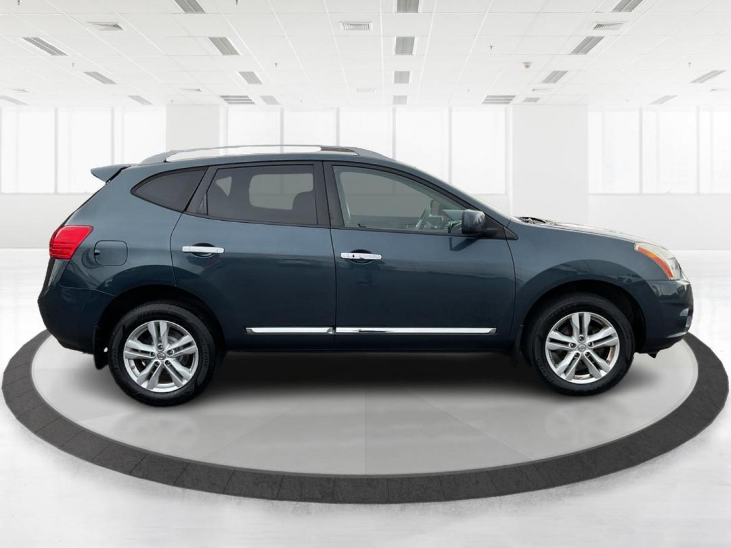 2013 Nissan Rogue SV (JN8AS5MV7DW) with an 2.5L I-4 DOHC engine, located at 1230 East Main St, Xenia, OH, 45385, (937) 908-9800, 39.688026, -83.910172 - Photo#1