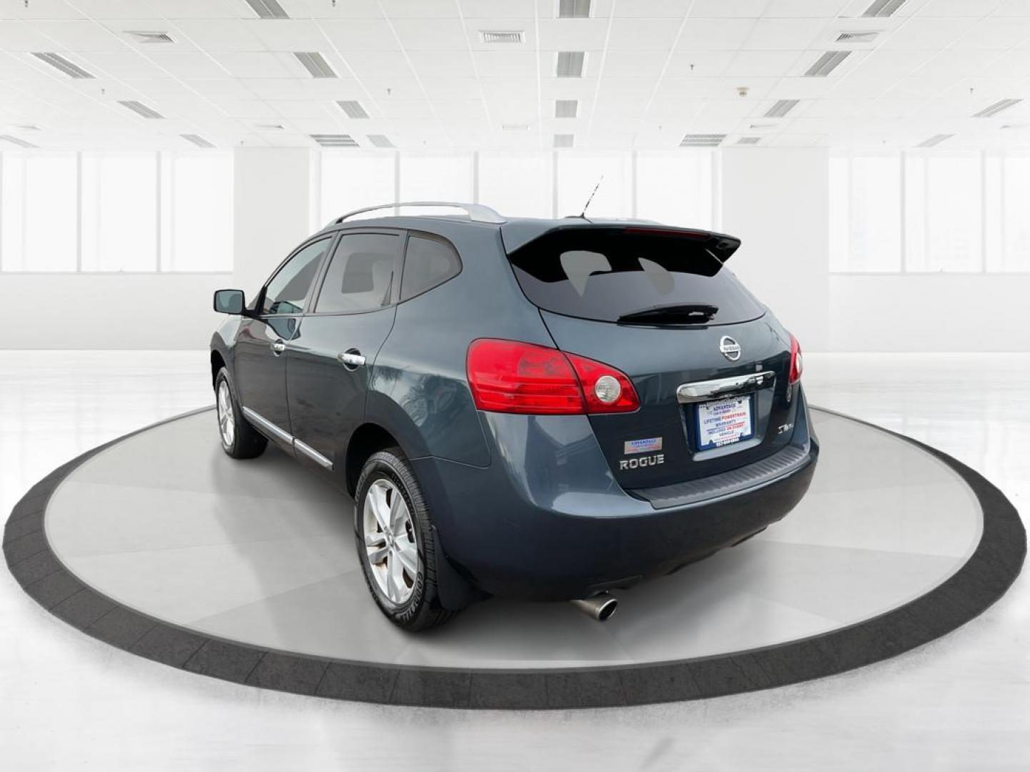 2013 Nissan Rogue SV (JN8AS5MV7DW) with an 2.5L I-4 DOHC engine, located at 1230 East Main St, Xenia, OH, 45385, (937) 908-9800, 39.688026, -83.910172 - Photo#4